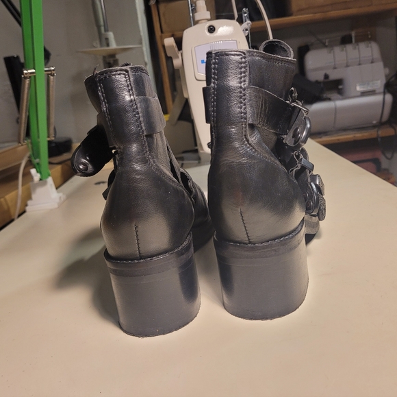 7.5 US TOPSHOP black all Leather Marco Buckle ankle Boots. - Picture 11 of 11